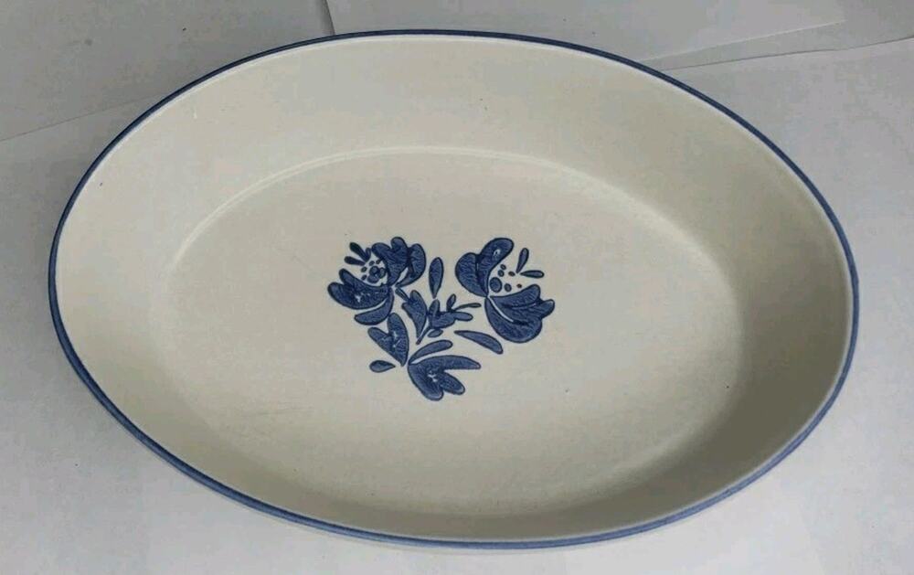 Pfaltzgraff Yorktowne Oval Casserole Serving Dish #241 Stoneware 10" Has Crack